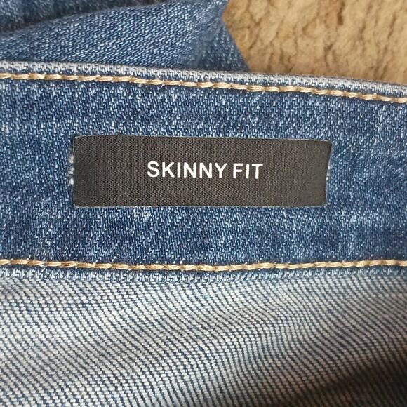 Judy Blue 15/32 Medium Wash Stretch Skinny Fit Asymmetrical Hem Fray Denim Jeans - Picture 6 of 8